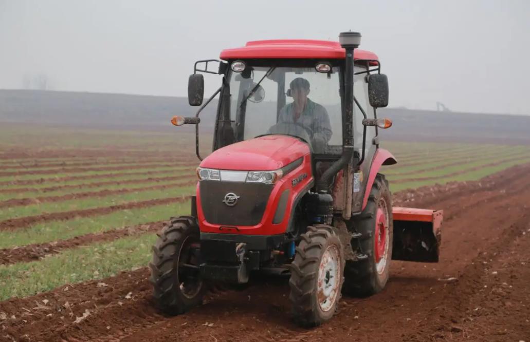 Aplicación de molde SMC en tractor