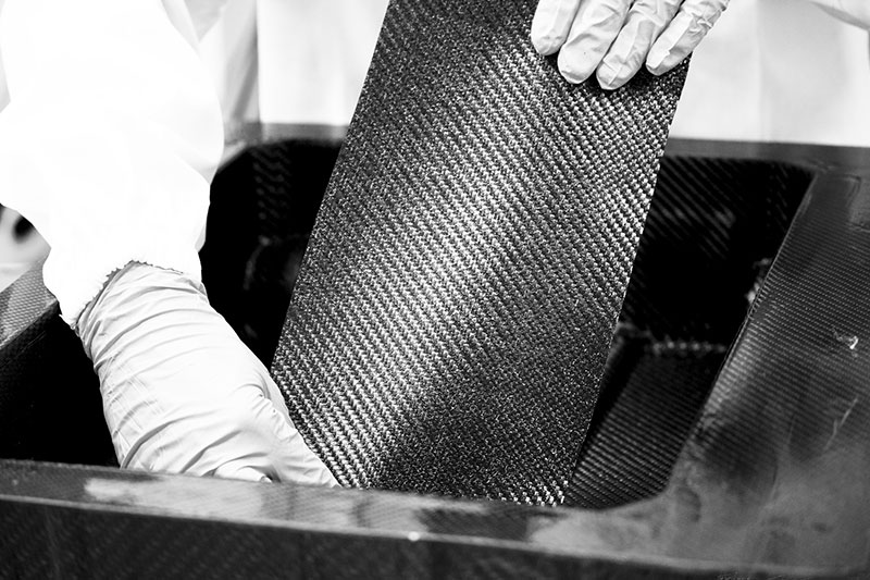 Fibra de Carbono: Exploración, Innovación y Alternativas a Polímeros y Metales Tradicionales